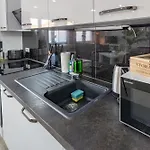 Hannibal - Design Studio-apartment Jasmin 8, Parkplatz, Kueche, Highspeed-wlan Апартаменты Вольфсбург